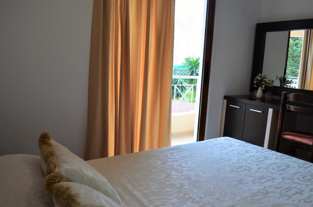 Jb Hotel Саранде Екстериор снимка