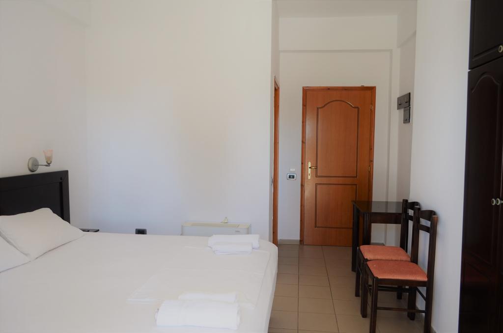 Jb Hotel Саранде Екстериор снимка